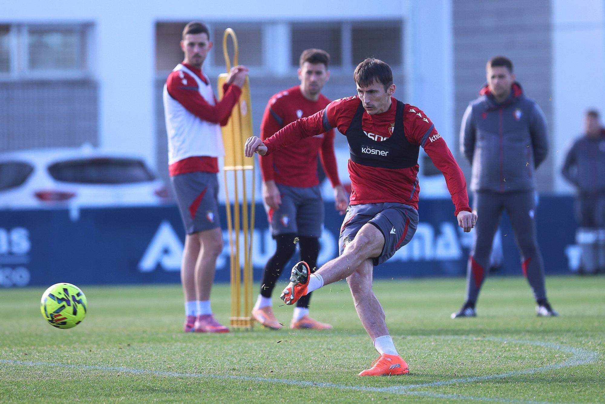 Fotos del entrenamiento de Osasuna y de la rueda de prensa de Lisci de este viernes 28 de noviembre