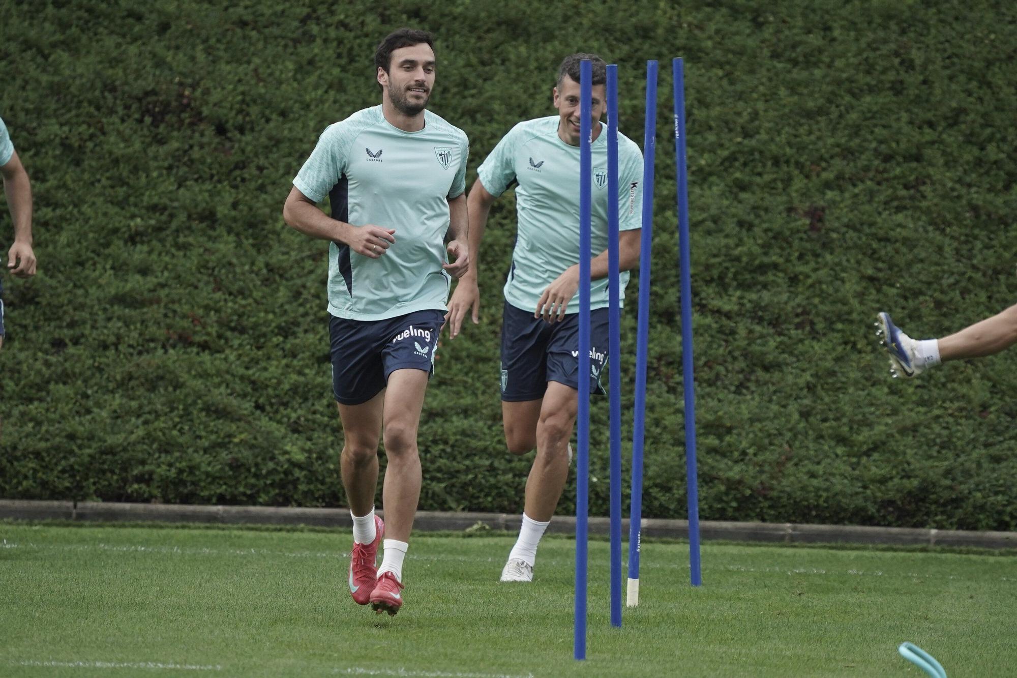 En imágenes: el Athletic entrena en Lezama con la vista puesta en el Alavés