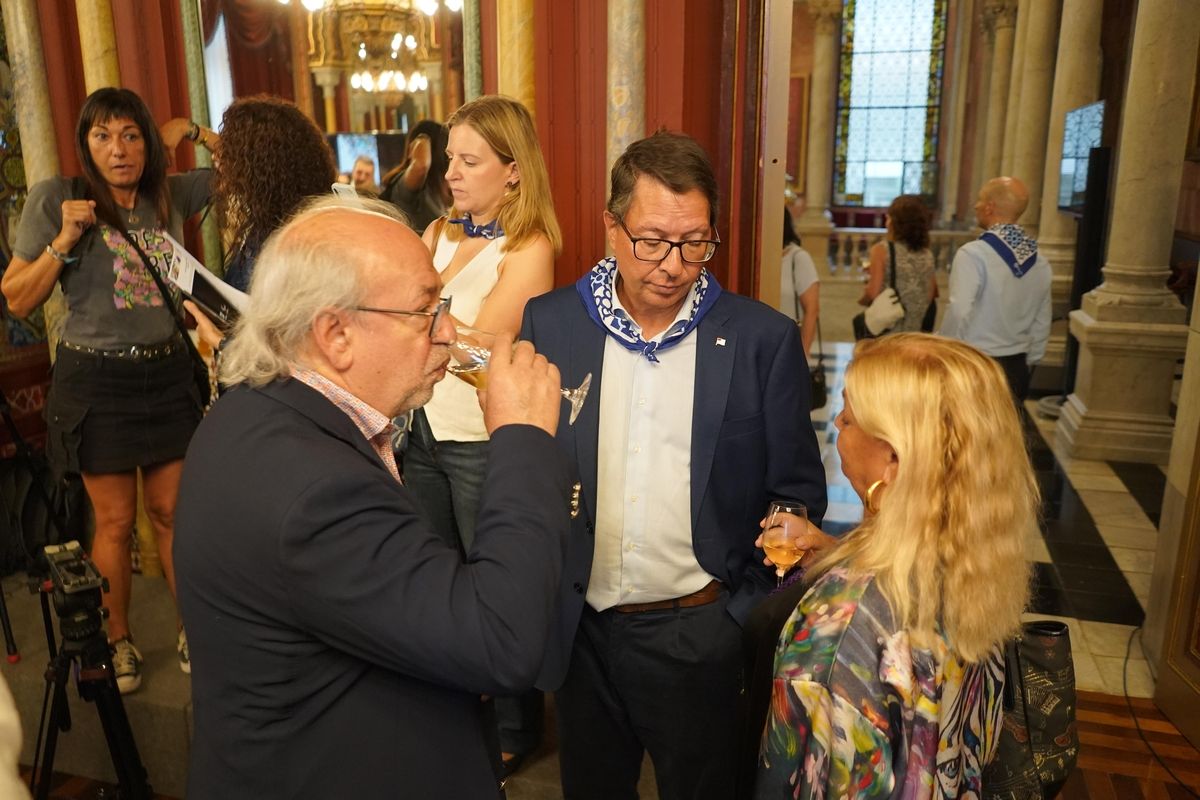 Recepción a la sociedad bilbaina en el Ayuntamiento de Bilbao