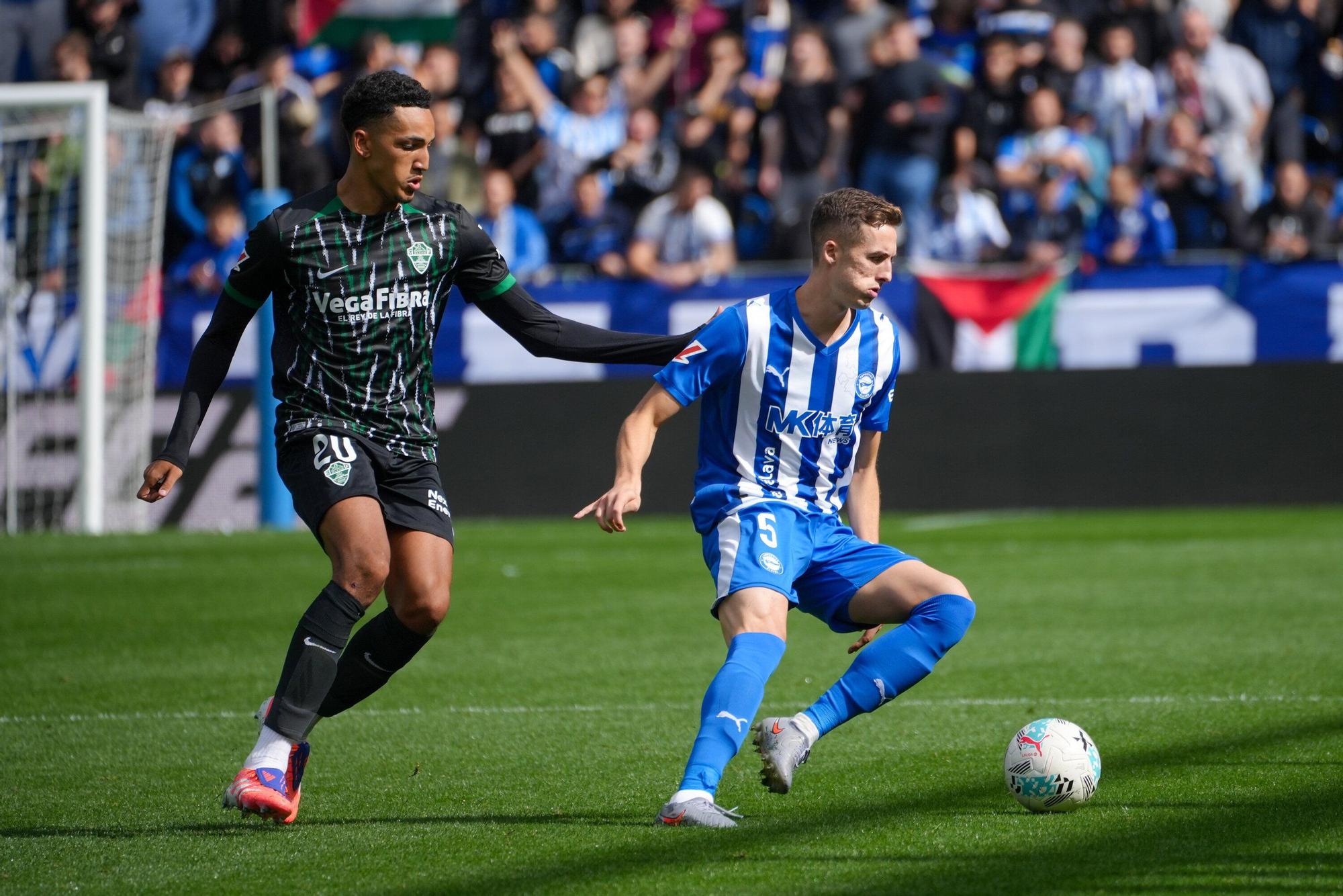 En Imágenes: El Alavés se impone al Elche