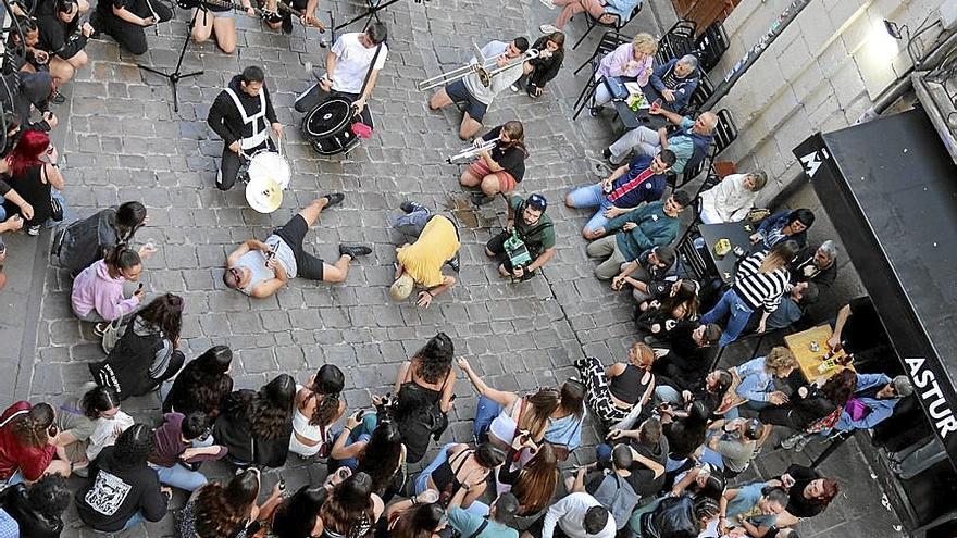 La elektrotxaranga ‘Distopía’ ameniza el juevintxo tafallés.