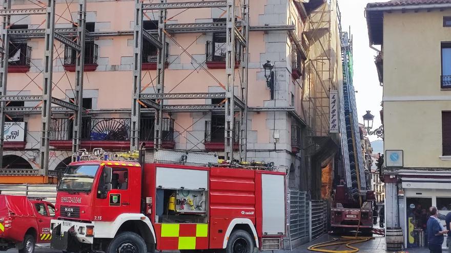 Un incendio en un edificio de Elgoibar obliga a desalojar a una treintena de personas
