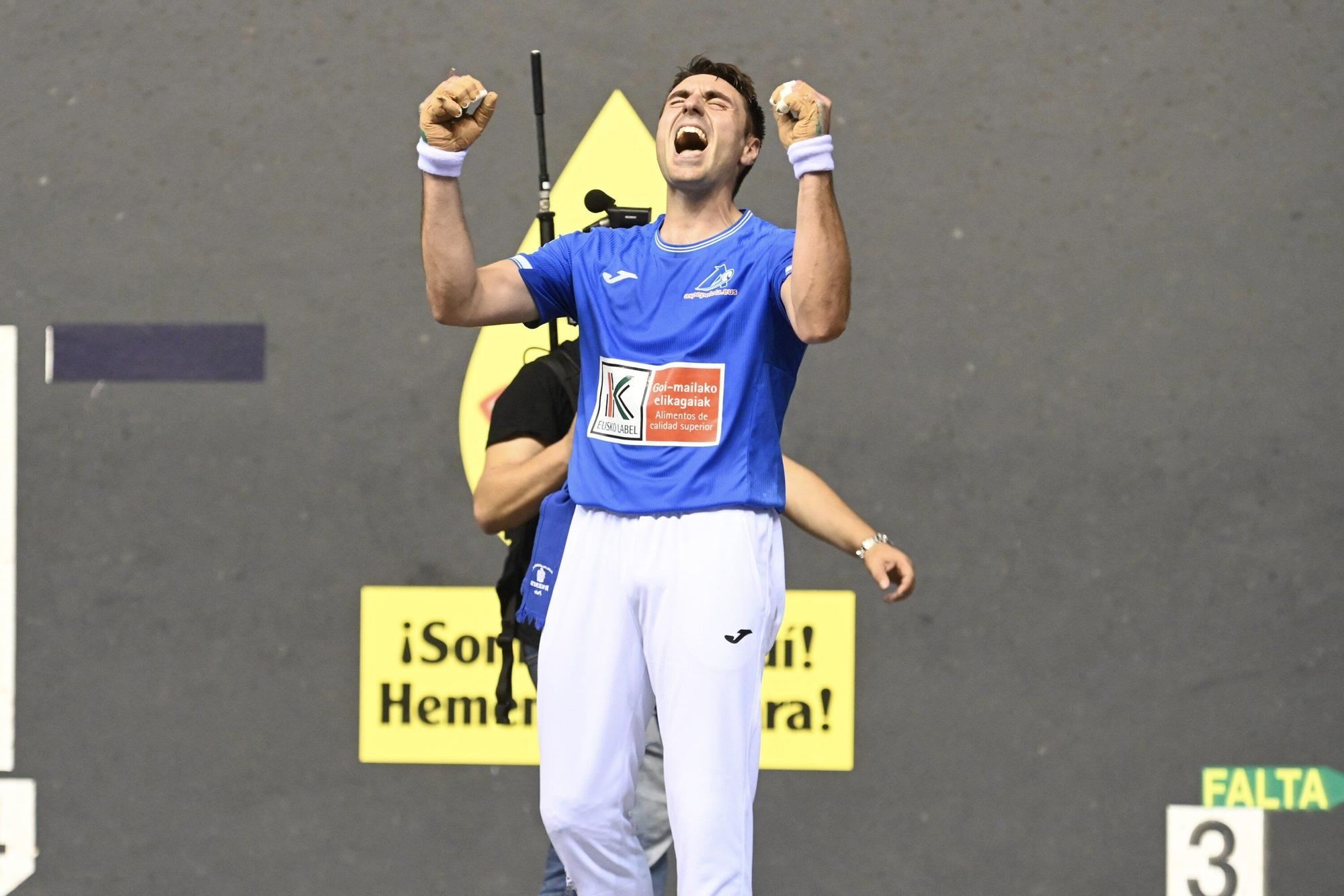 Peio Etxeberria, finalista del Cuatro y Medio por tercera vez consecutiva después de ganar a Altuna III en el Atano III de Donostia.