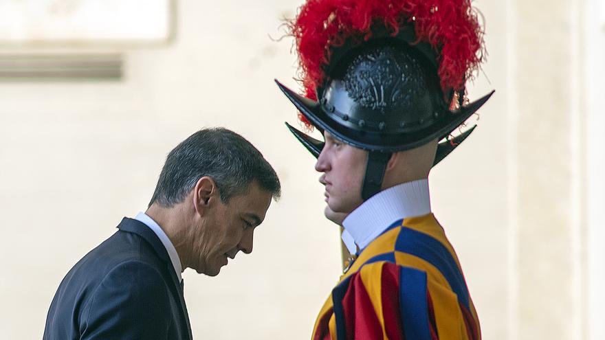 Pedro Sánchez llega al Vaticano para su primera reunión con León XIV