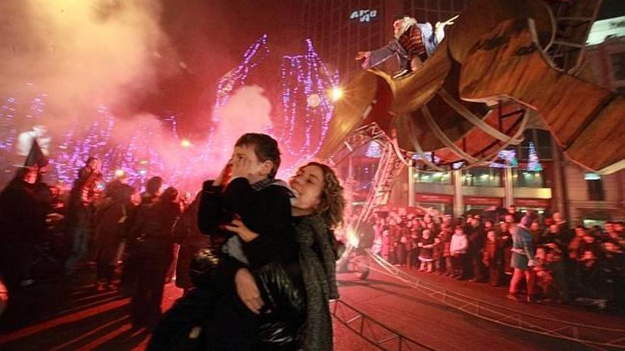 Olentzero es recibido en Bilbao por miles de niños