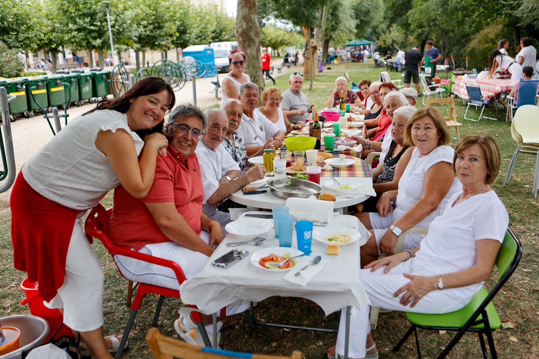 Fotos de la paellada de Mendillorri y de los calderetes de Berriozar este domingo