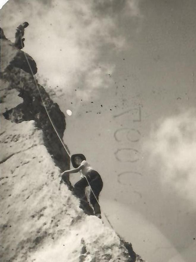 El Cervinico de Etxauri, iniciación a la escalada de chicas en 1960,