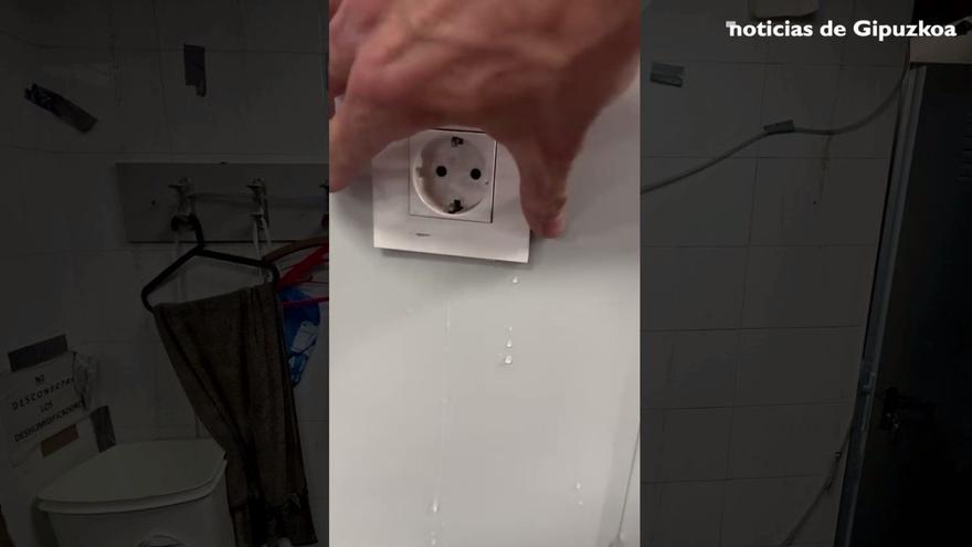 Nuevo capítulo de filtraciones en la comisaría de la Ertzaintza en Ondarreta: "El agua salía por los enchufes"