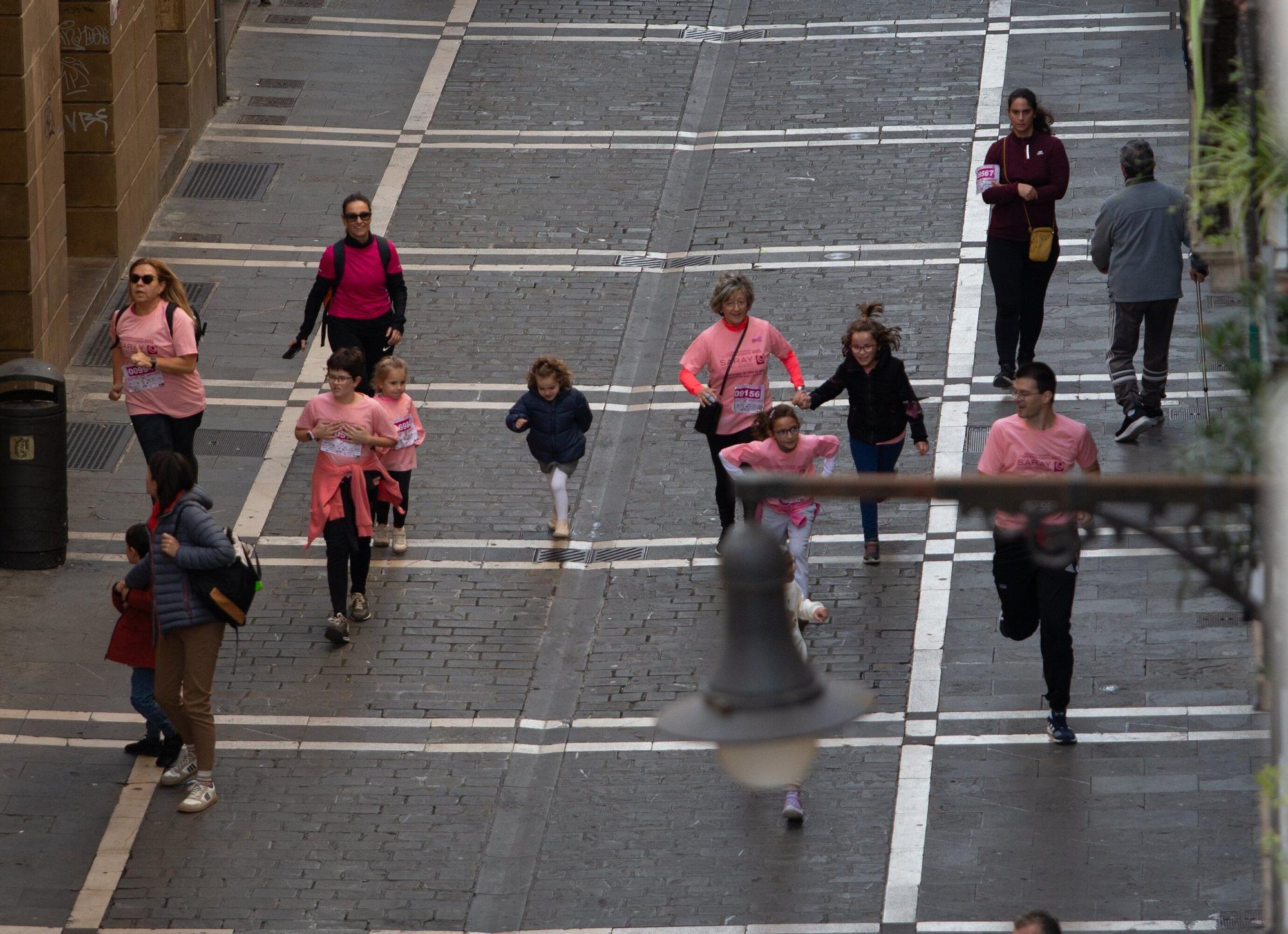 Fotos de la Carrera contra el Cáncer de Mama de Saray en Pamplona 2025