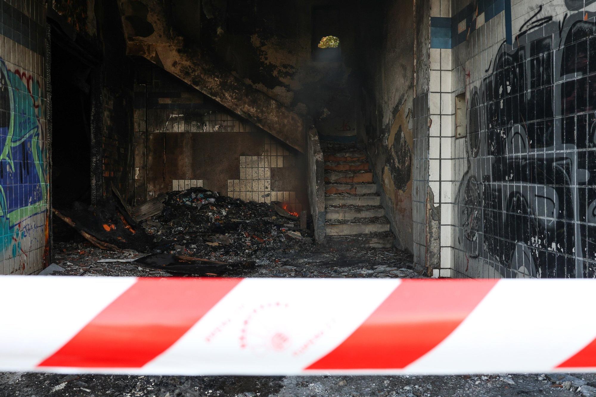 Siete heridos por inhalación de humo en el incendio de un pabellón okupado en Sestao