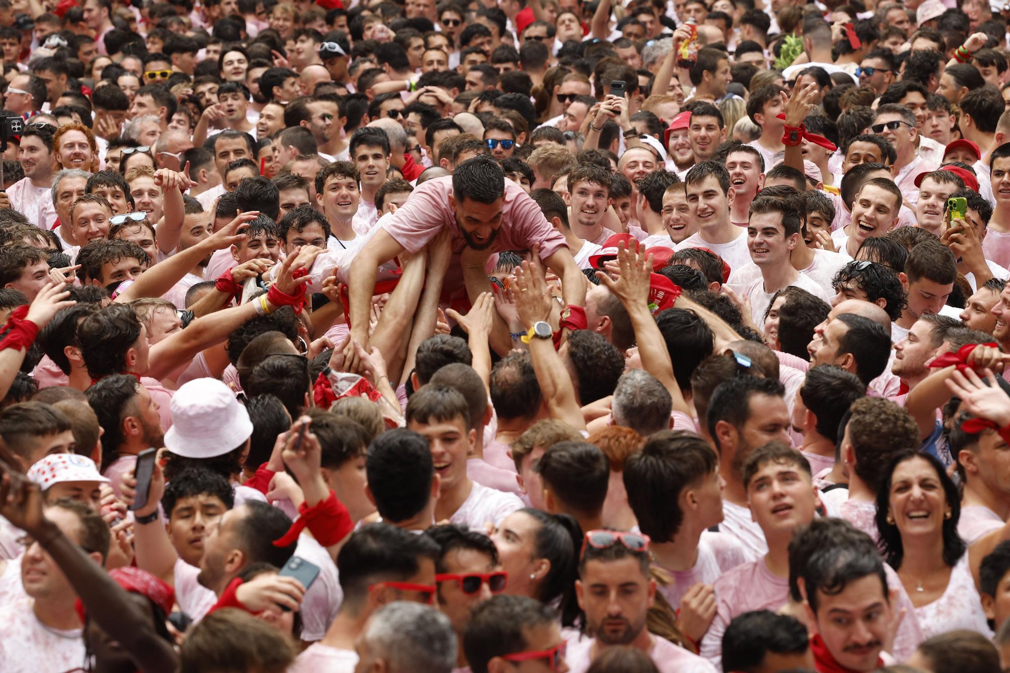 Fotos del  Chupinazo de San Fermín 2025 en Pamplona: ¡La fiesta más internacional se enciende con un grito solidario por Palestina!