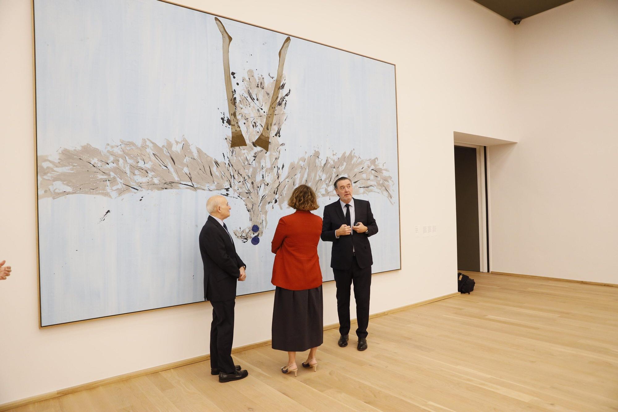 El edificio moderno del Bellas Artes reabre con Baselitz, el artista que decidió pintar el mundo al revés