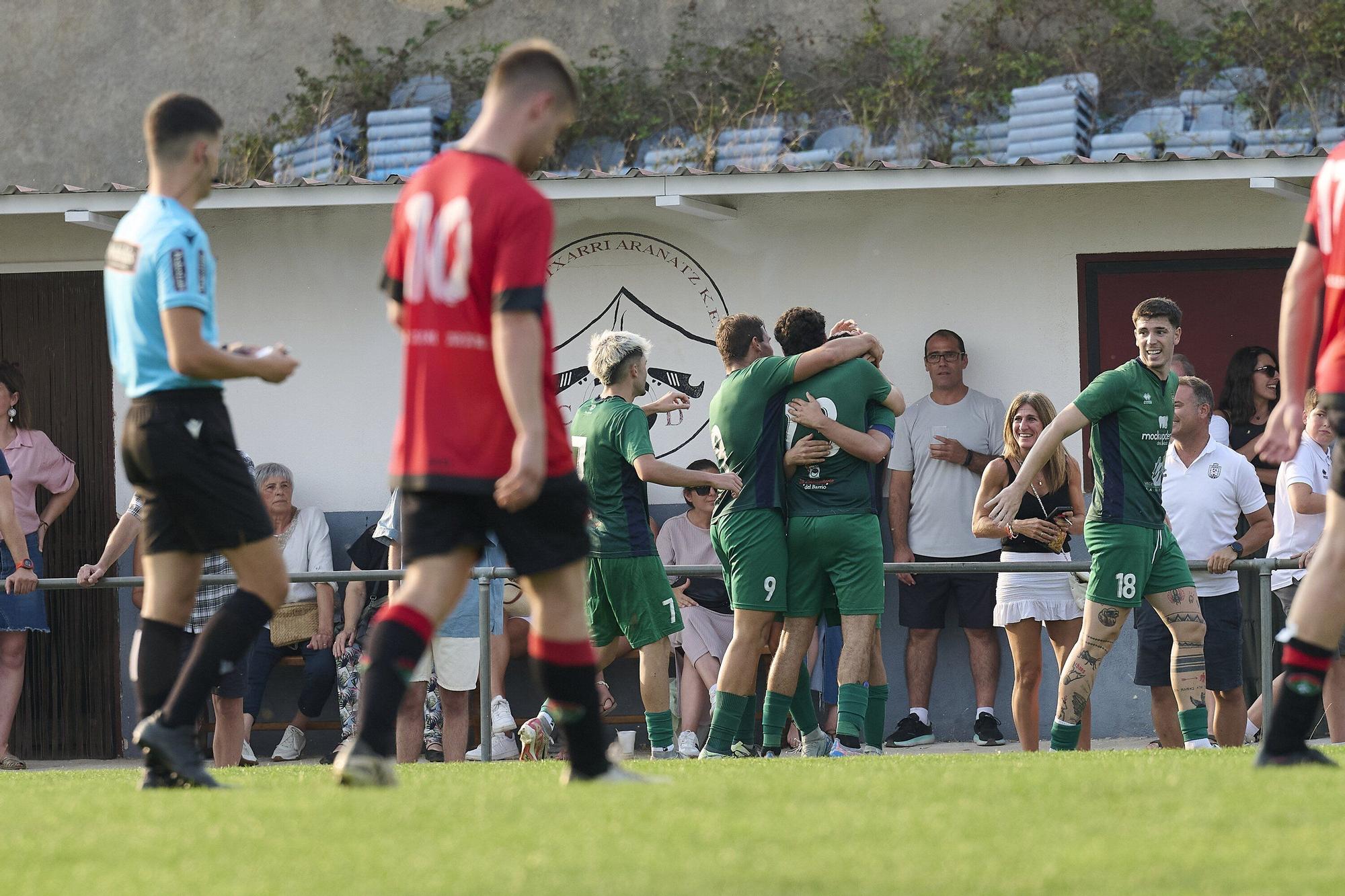 Fotos del Etxarri - Lourdes. Ida de la final de la Supercopa Navarra.