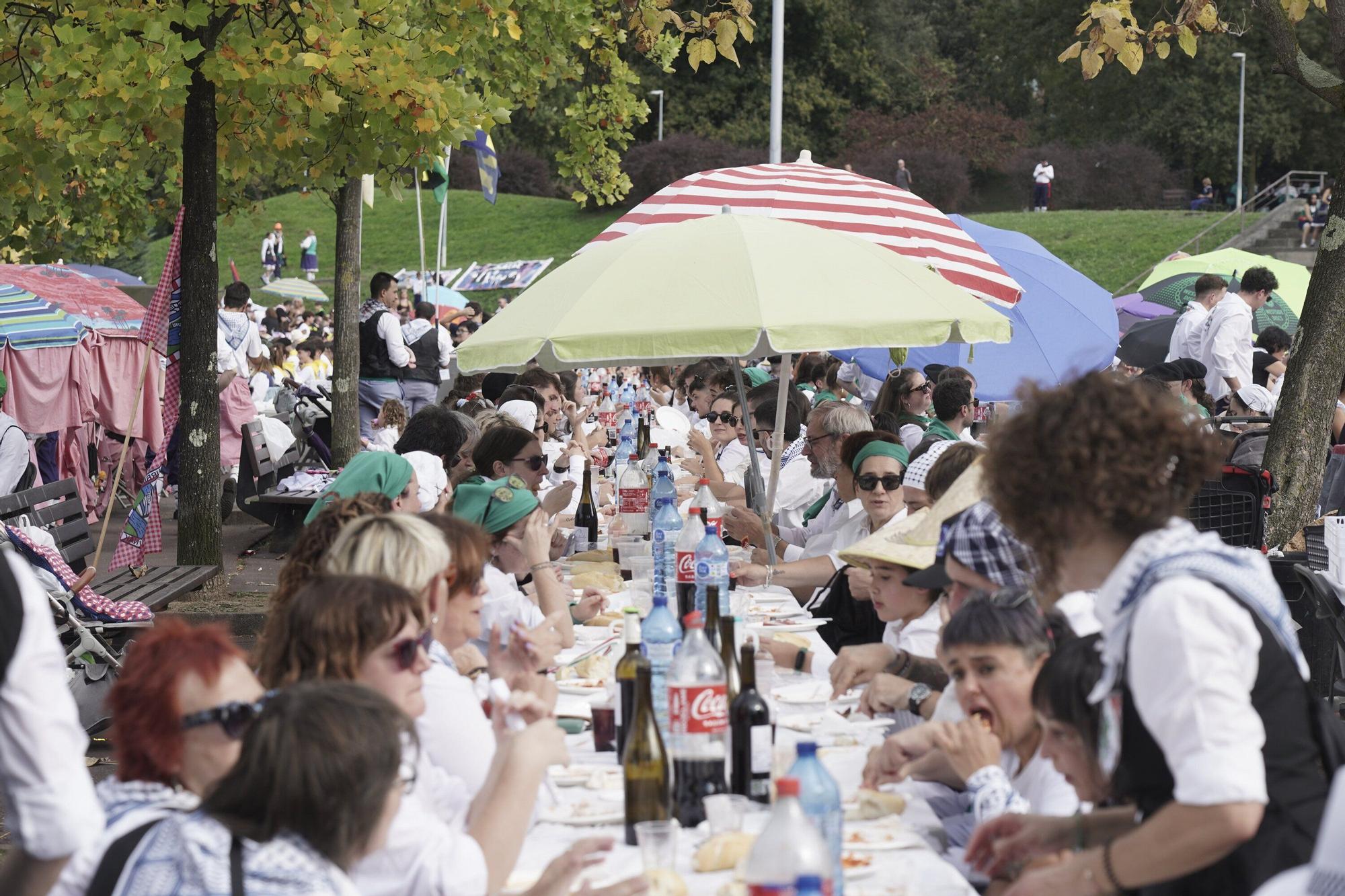 Más de 3.600 personas en la comida de cuadrillas de Basauri: “Es es indescriptible, se nos está yendo de las manos”