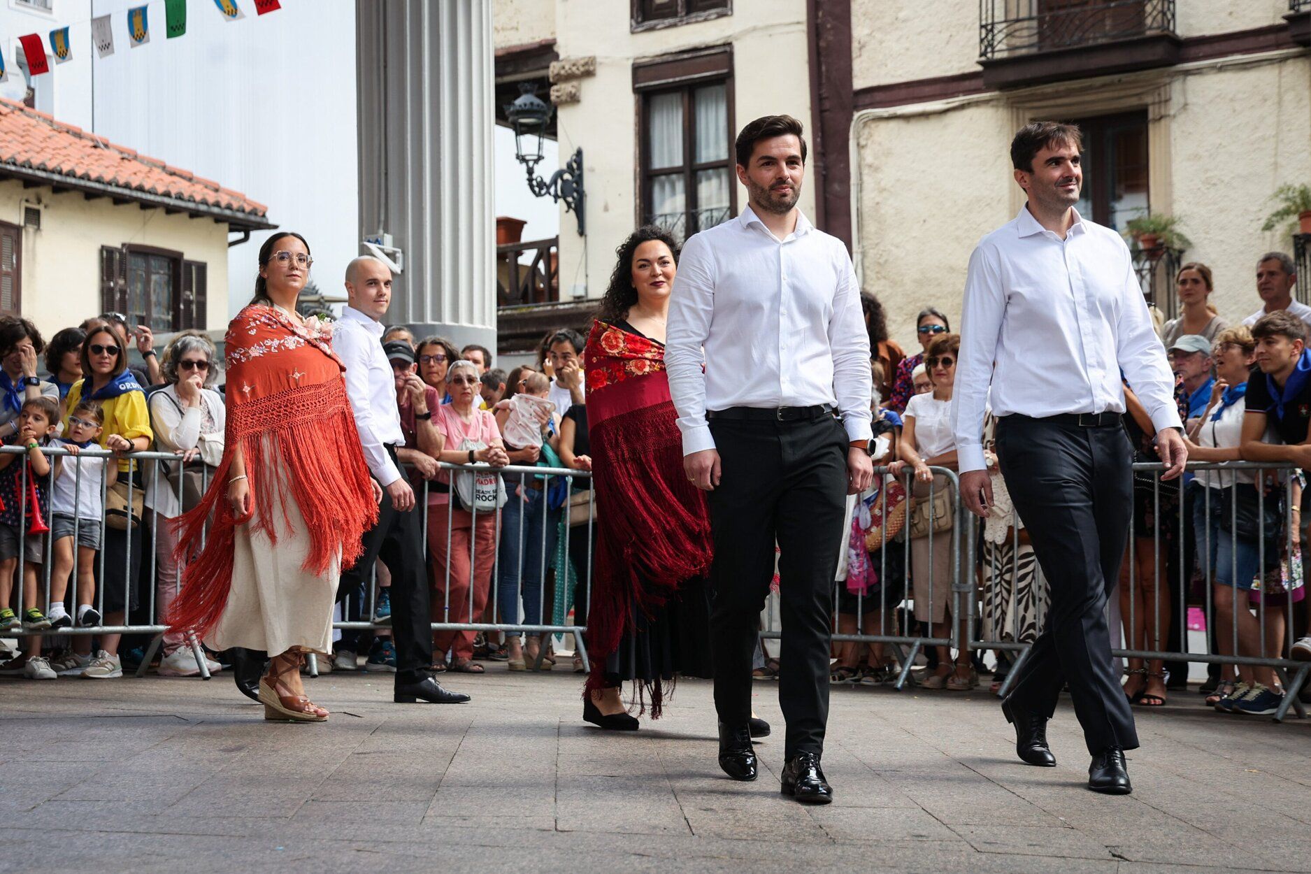 Emoción en Ordizia con el baile de los Santaneros