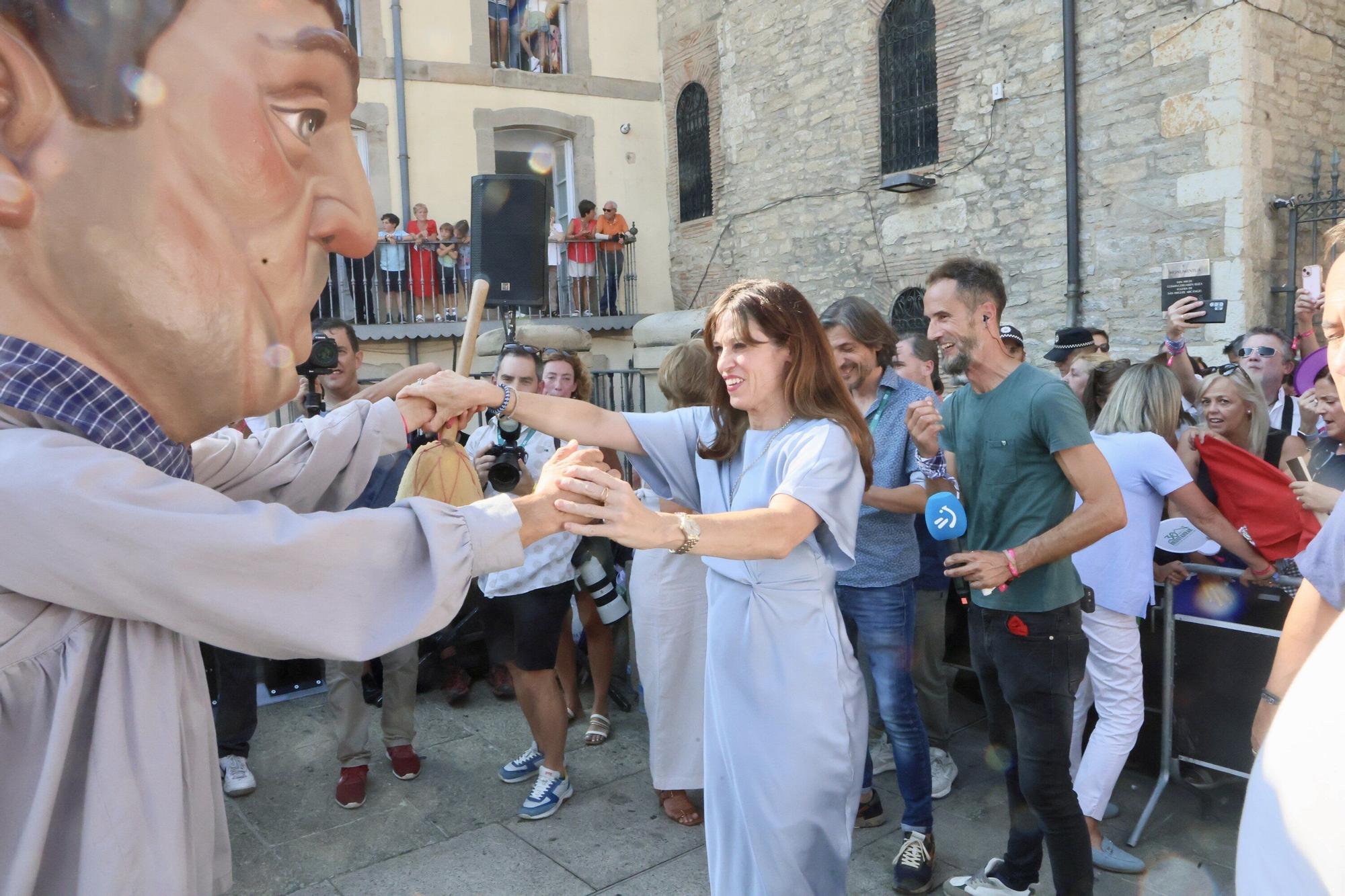 En imágenes: Vitoria sale a la calle a celebrar La Blanca tras el txupinazo