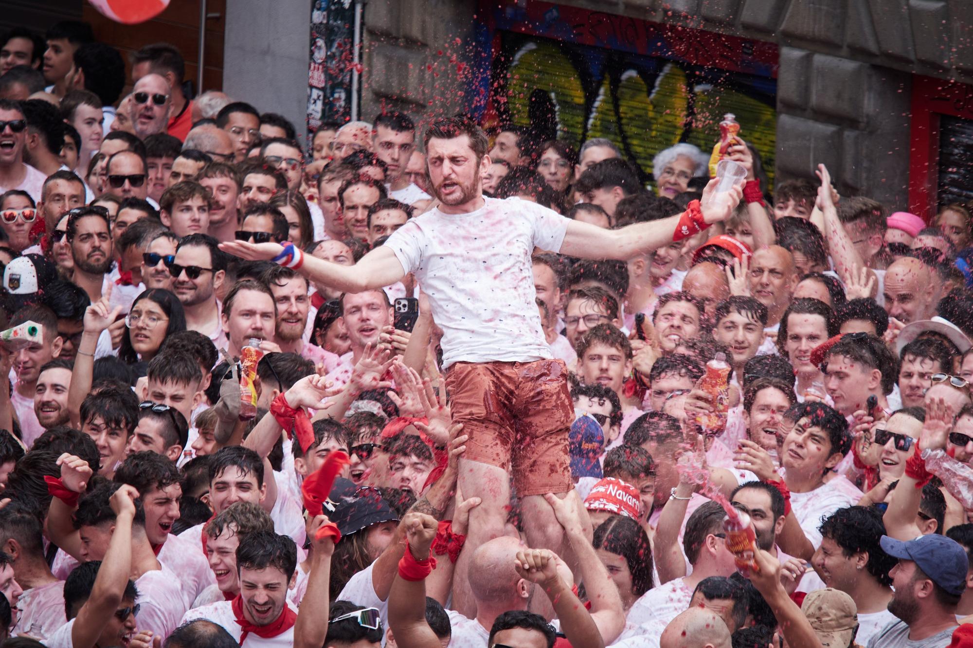 Fotos del  Chupinazo de San Fermín 2025 en Pamplona: ¡La fiesta más internacional se enciende con un grito solidario por Palestina!
