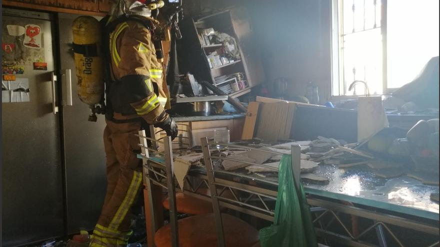 Fallece un anciano y una mujer resulta herida en un incendio en Murcia