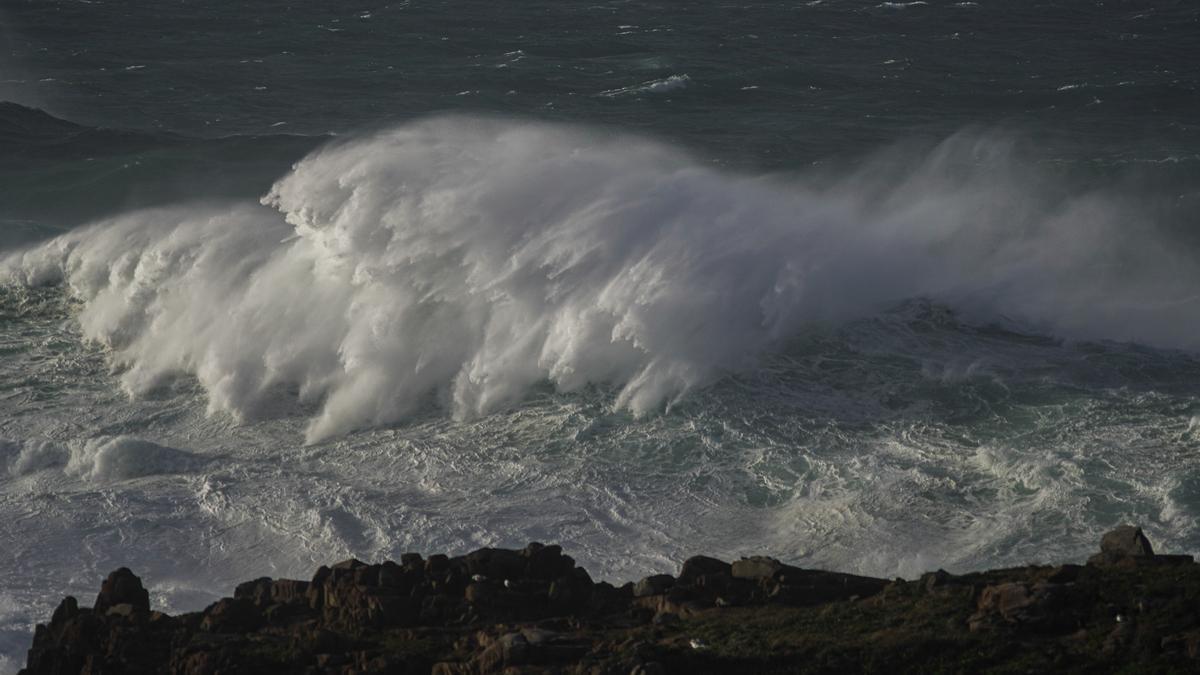 Una ola en un temporal.