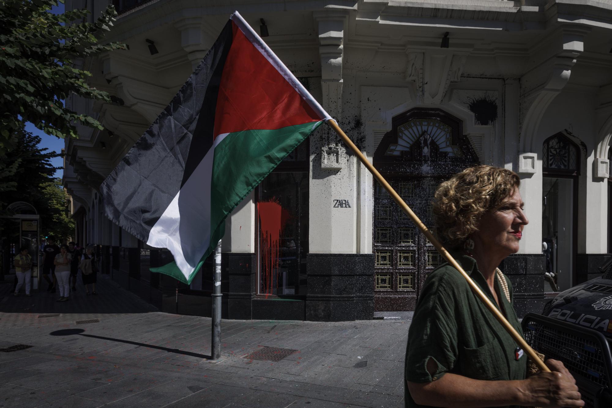 Ibaitik itsasora recorre Pamplona en solidaridad con Palestina