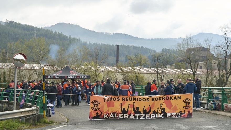 González cree que la adhesión al ERE en Tubos Reunidos "abre una ventana de esperanza"