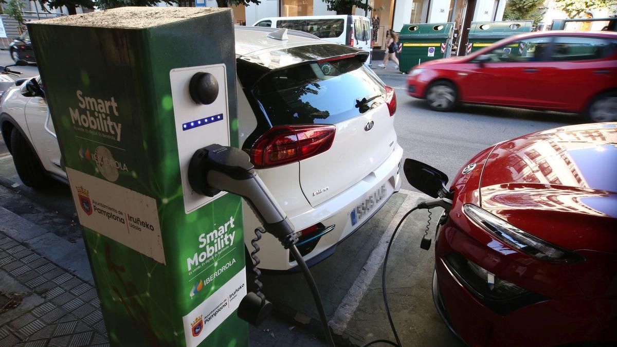 Un vehículo eléctrico en plena carga.