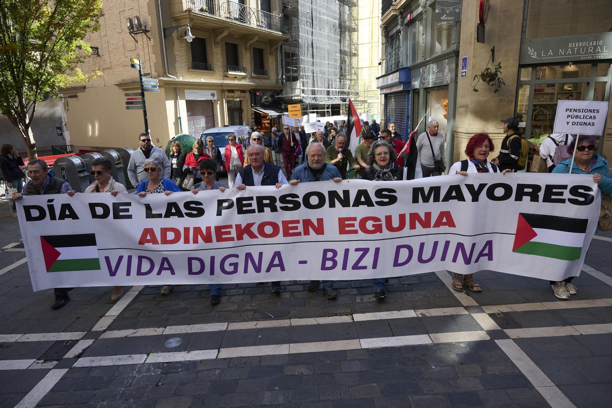 Manifestación en Pamplona de la plataforma 'Mayores frente a la crisis'