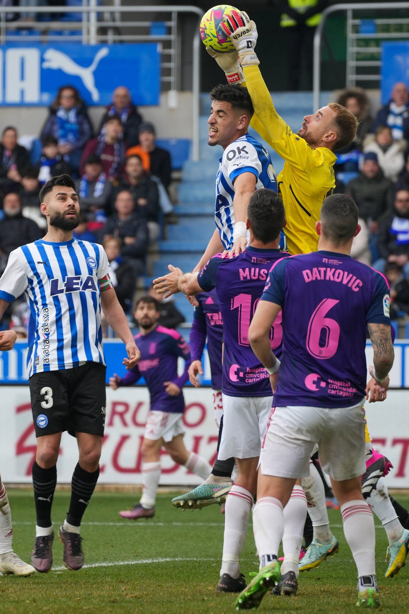 Todas las fotos del Alavés - Cartagena (0 - 0)