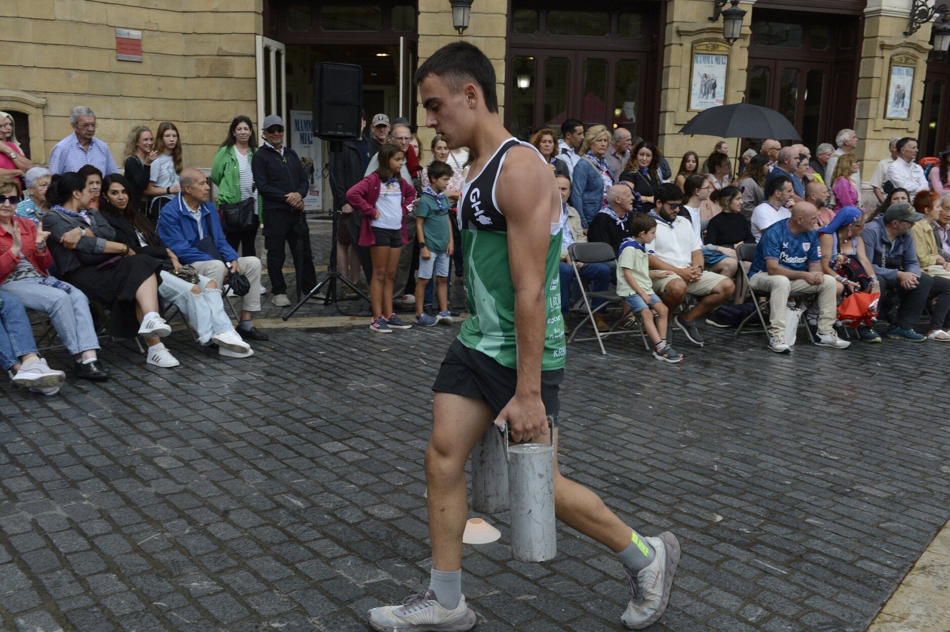 En fotos: herri kirolak en la plaza del Arriaga