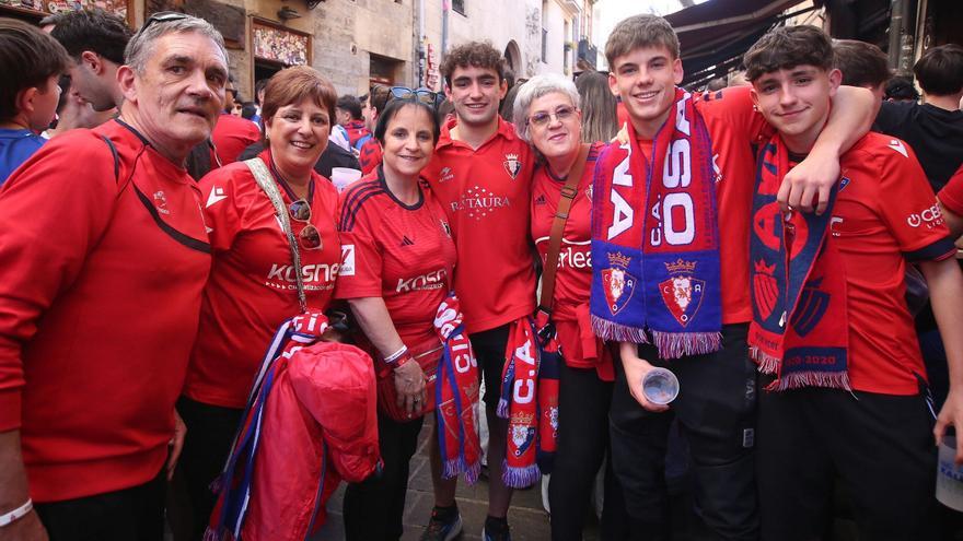 EN FOTOS | Ambiente previo al Alavés - Osasuna en las calles de Vitoria