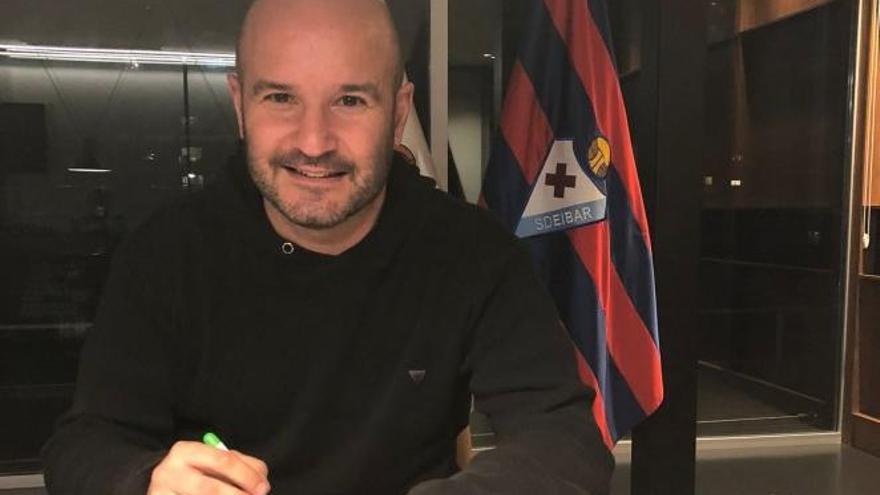 Jordi Ferrón sustituye a Ana Junyent al frente del Eibar