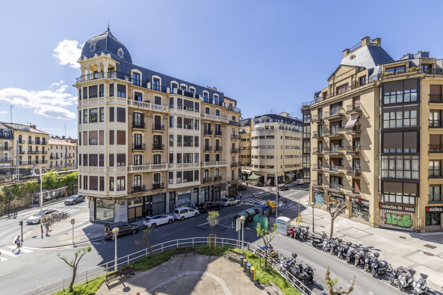 Magnífica propiedad en venta ubicada en un edificio señorial, situada en una de las zonas más elegantes del céntrico barrio de Gros