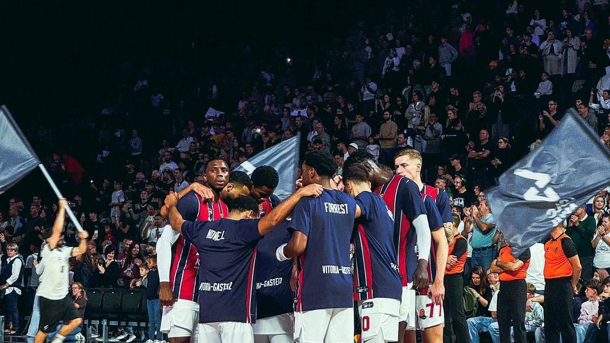 Piña del Baskonia antes del inicio del partido ante el Asvel