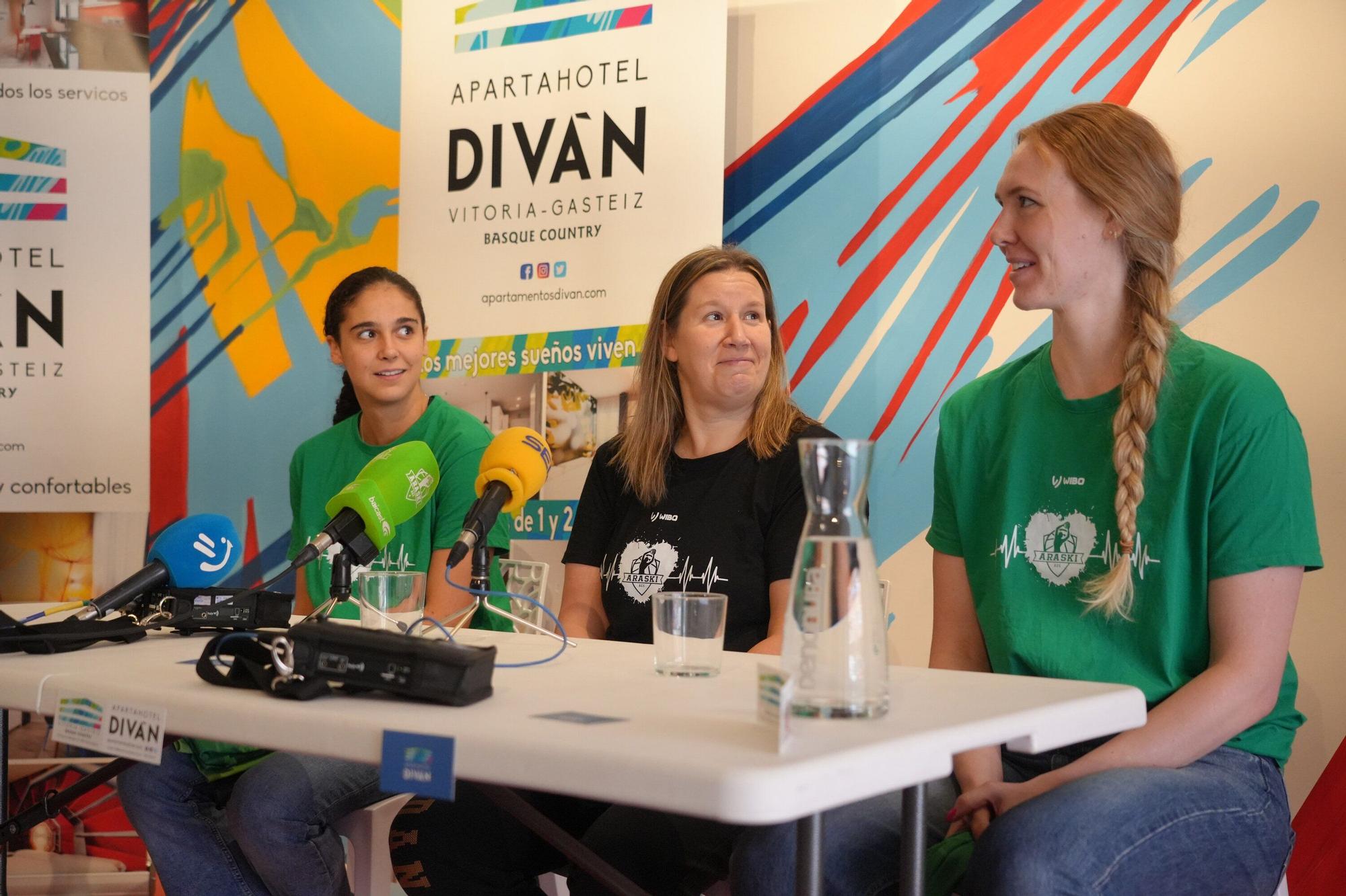 Presentación de Mireya Sanz y Quinn Dornstauder como jugadoras de Kutxabank Araski en los Apartamentos Divan