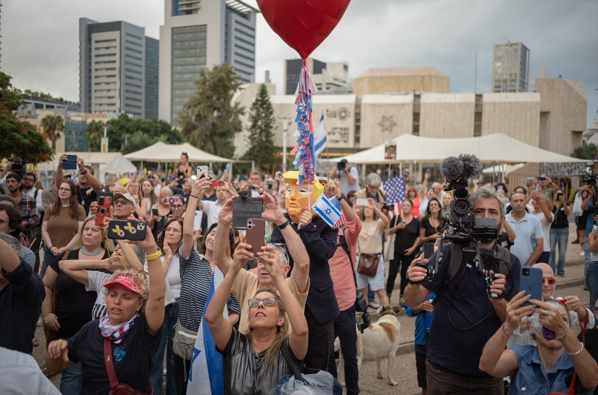 Celebraciones en Tel Aviv tras la consecución del acuerdo entre Israel y Hamás