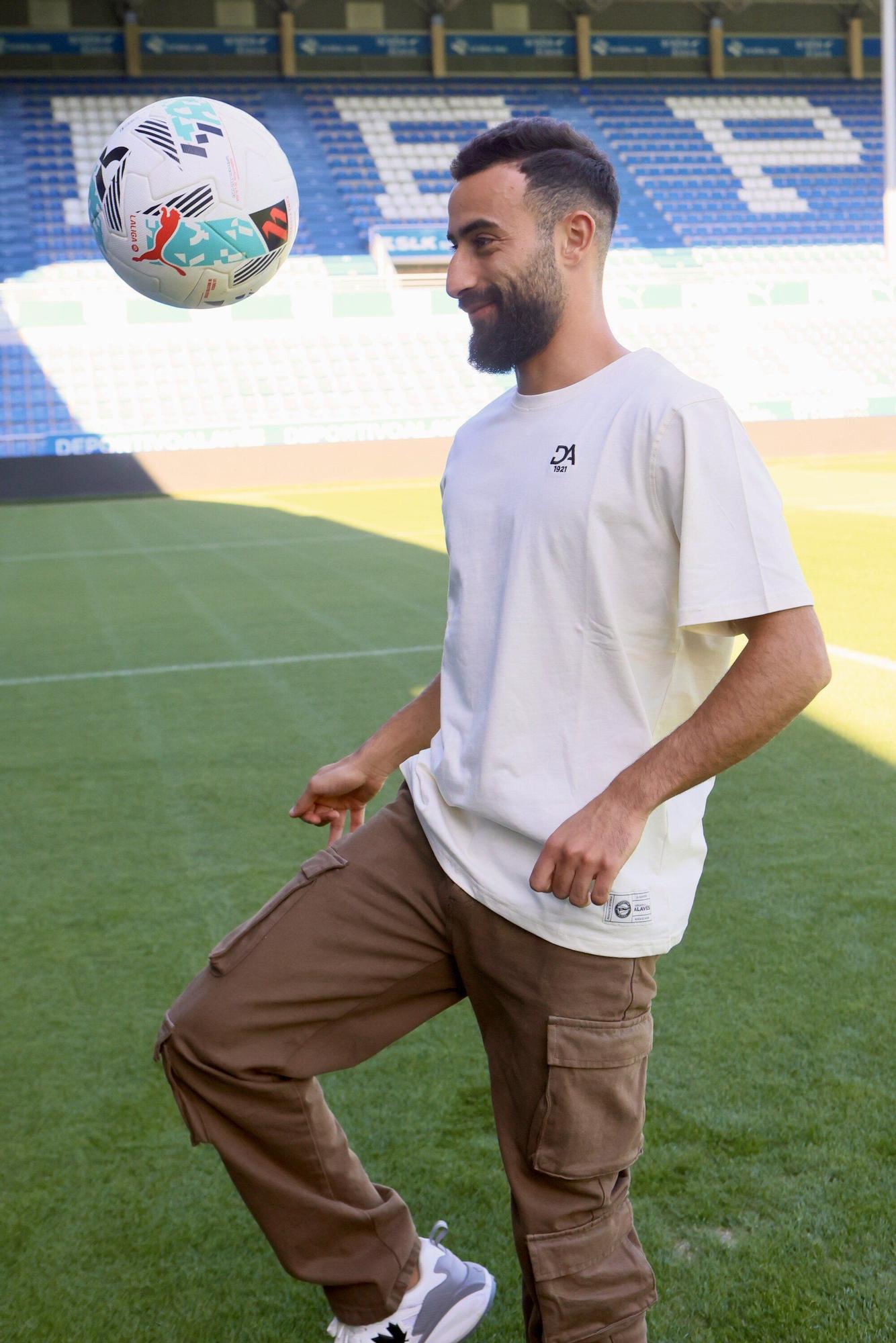 En imágenes: Entrevista al jugador del Alavés Abde Rebbach