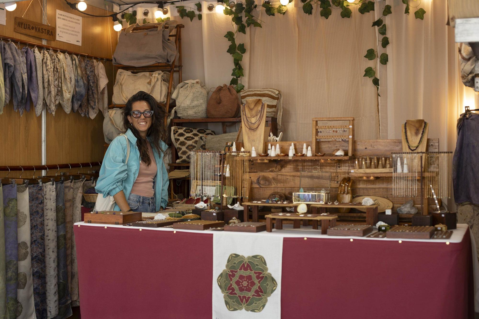 En imágenes: La plaza Santa Bárbara acoge la feria de La Blanca
