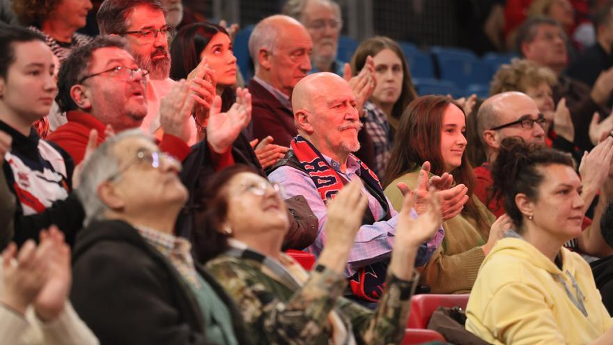 ¡Búscate en las gradas del Kosner Baskonia - Manresa!