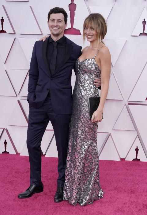 Josey McNamara y and Margot Robbie