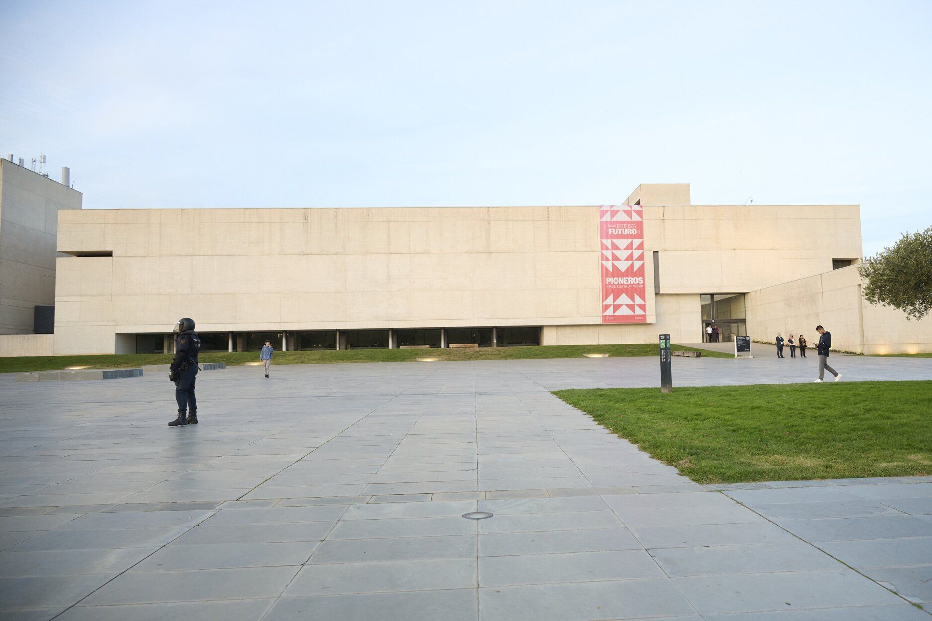 En imágenes | Altercados en la Universidad de Navarra tras la suspensión de un acto de Vito Quiles
