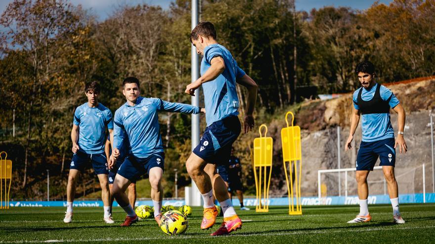 Sergio Francisco, bajo mínimos en la vuelta al trabajo de la Real