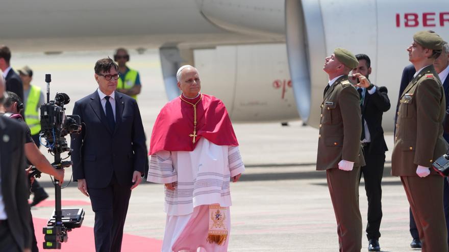 León XIV arranca su visita a Barcelona con un saludo en cata