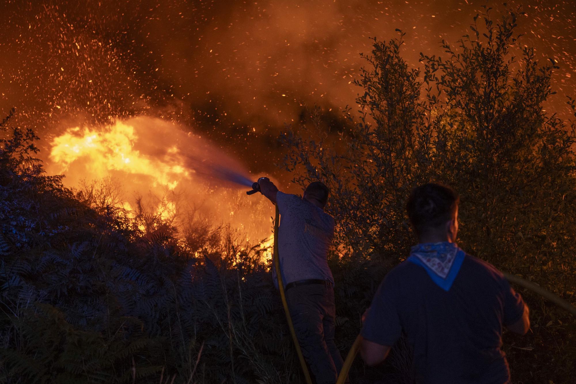 Semana negra de incendios: Cuatro muertos y 120.000 hectáreas quemadas