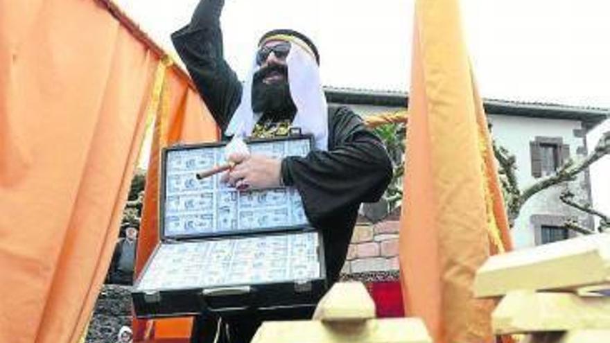 Un jeque árabe muestra un maletín con dinero.