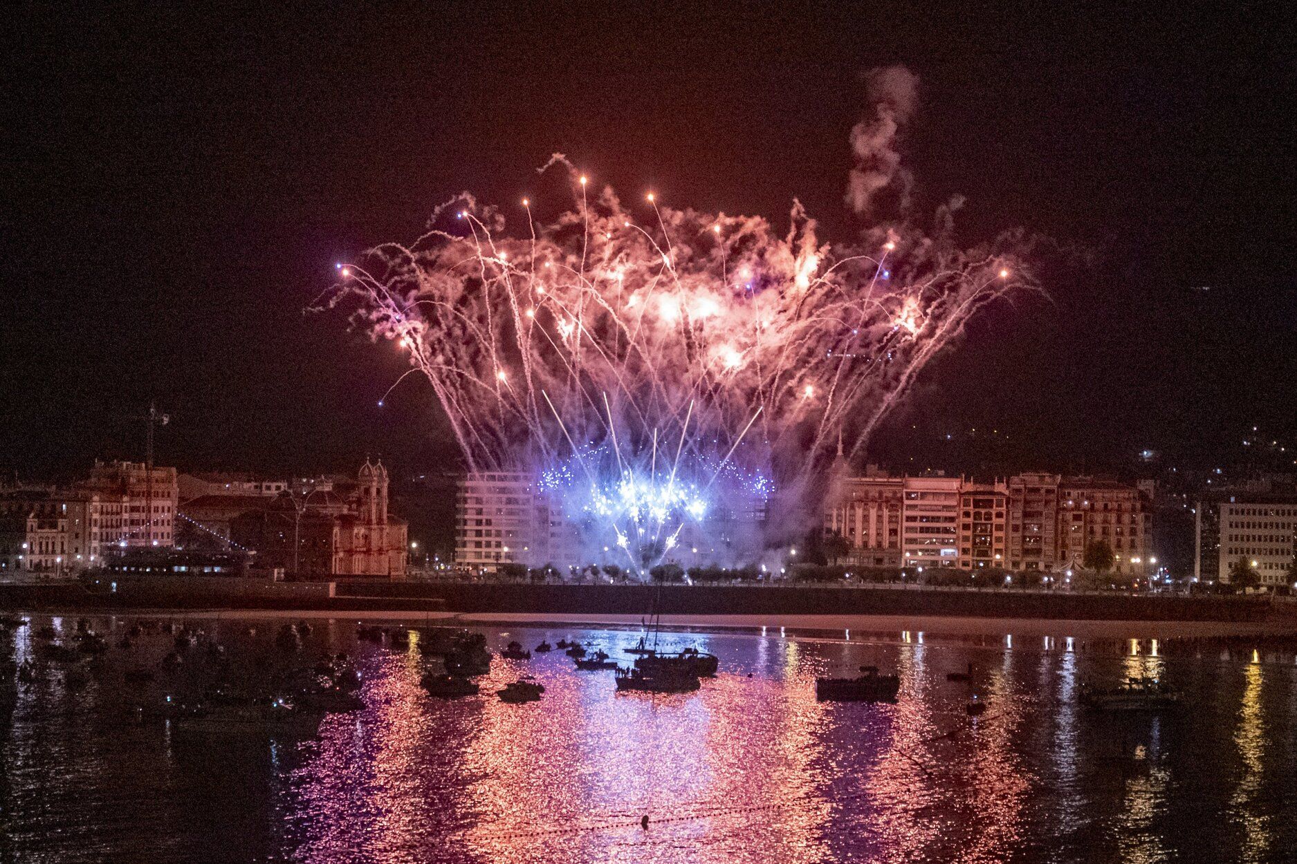 Las mejores imágenes de la Pirotecnia Lieto Fireworks en Donostia
