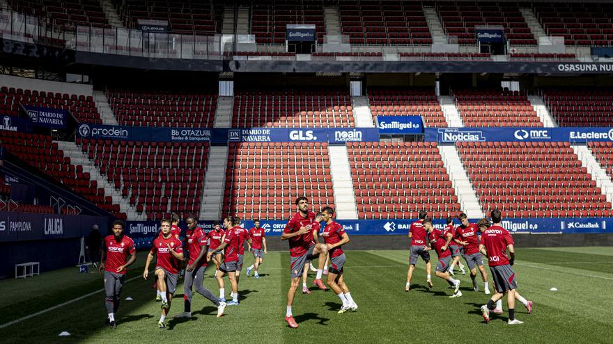 Kike Barja se entrena con todos en El Sadar