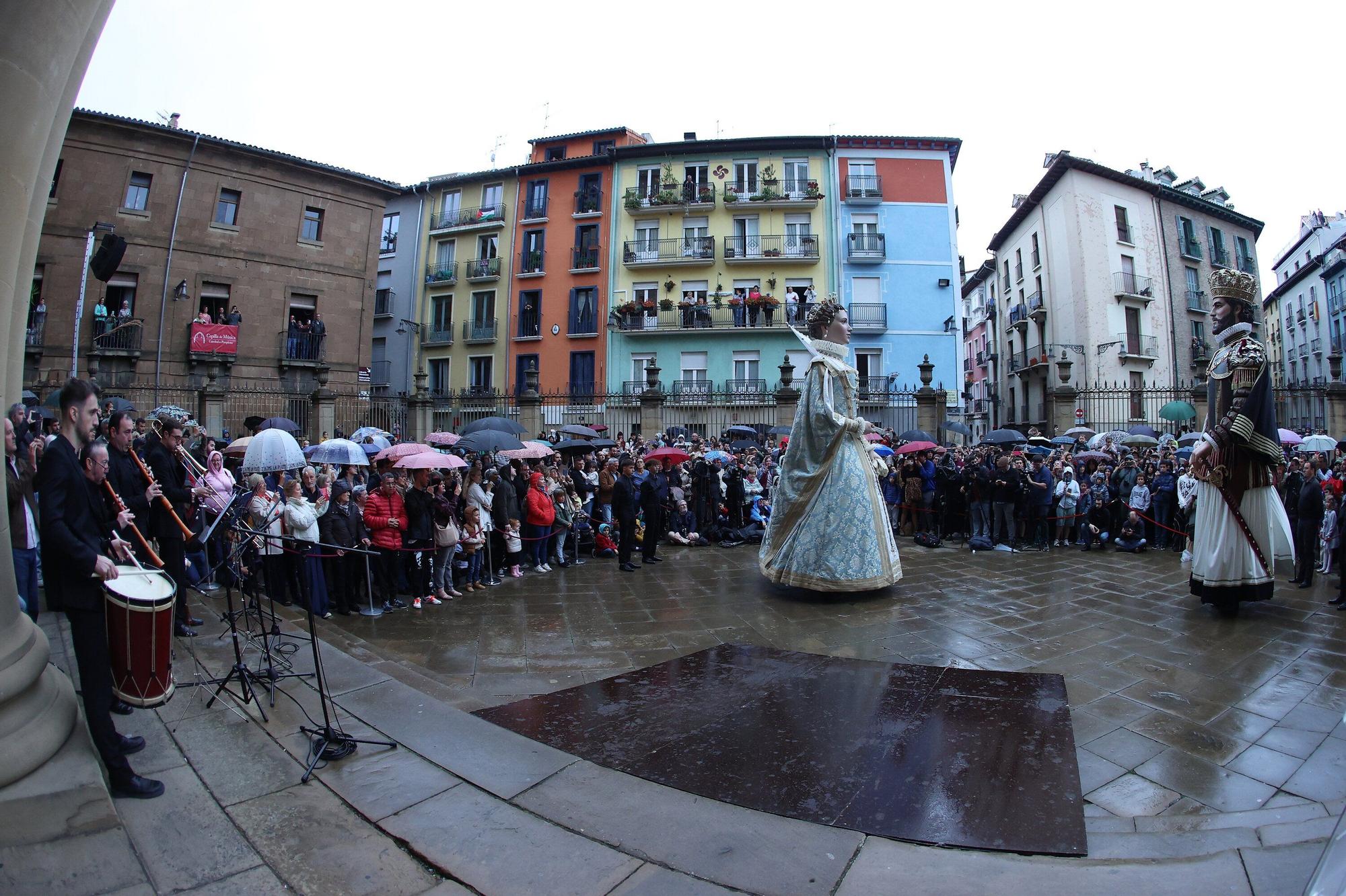 La Catedral de Pamplona presenta en público los gigantes que tuvo hace siglos