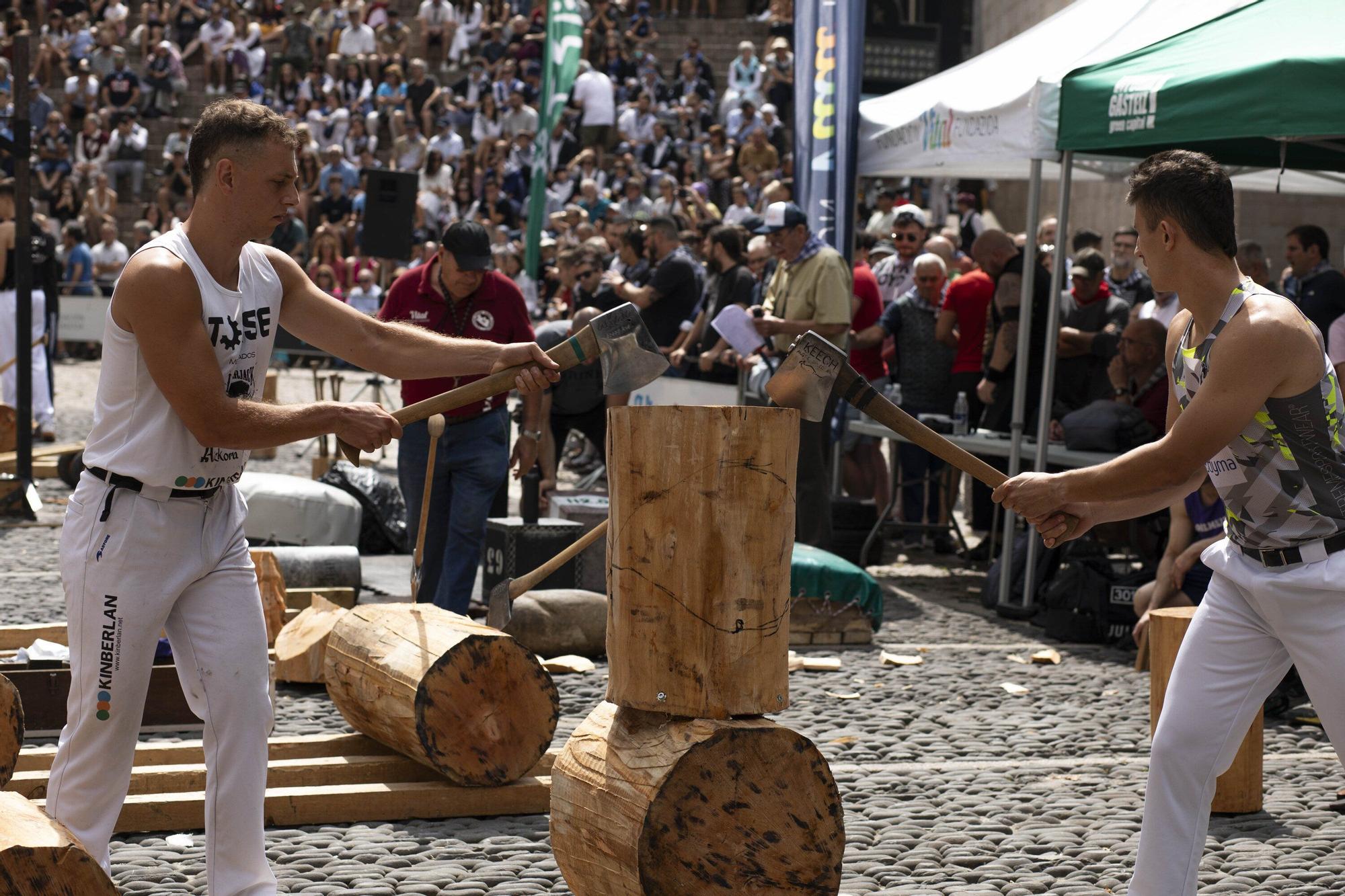 En imágenes: El torneo Virgen Blanca de Herri Kirolak se adueña de la Plaza de Los Fueros
