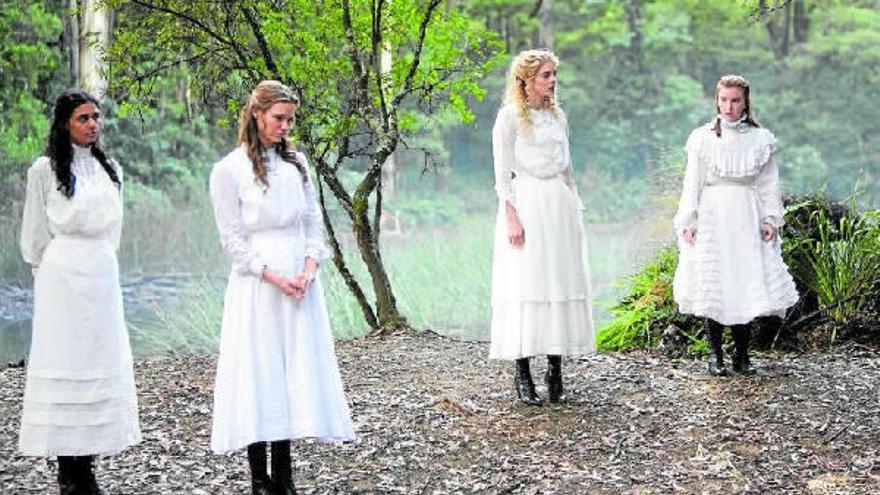 4 estudiantes en una merienda campestre, tres desaparecen, ¿qué pasó? ‘El misterio de Hanging Rock’.