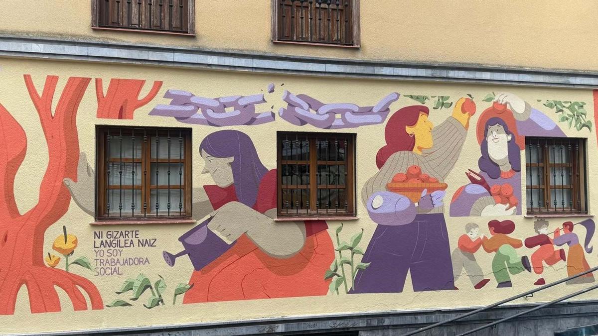El Colegio Oficial de Trabajo Social de Álava ha promovido la creación de un mural en la fachada de su sede del Cantón de las Carnicerías